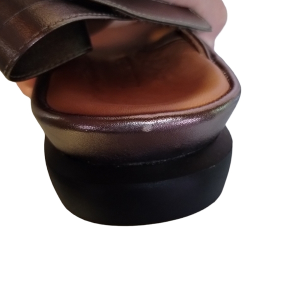 L'Amour Des Pieds Metallic Champagne Gold Color Leather Platform Sandals - Picture 15 of 16